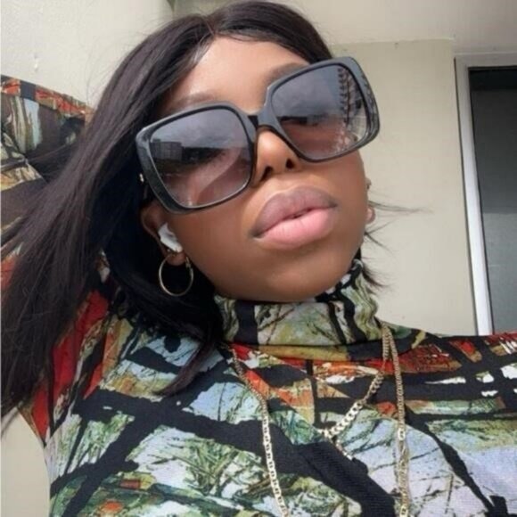 Authentic Gucci Grey Gradient Square Ladies Sunglasses GG0632S 001 - Picture 3 of 13